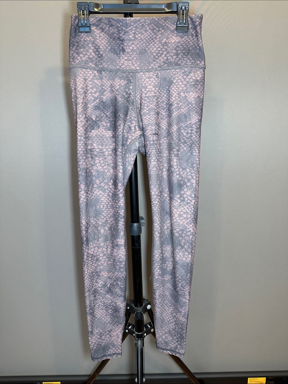 Girls' Pink & Gray Snake-Print Active Leggings